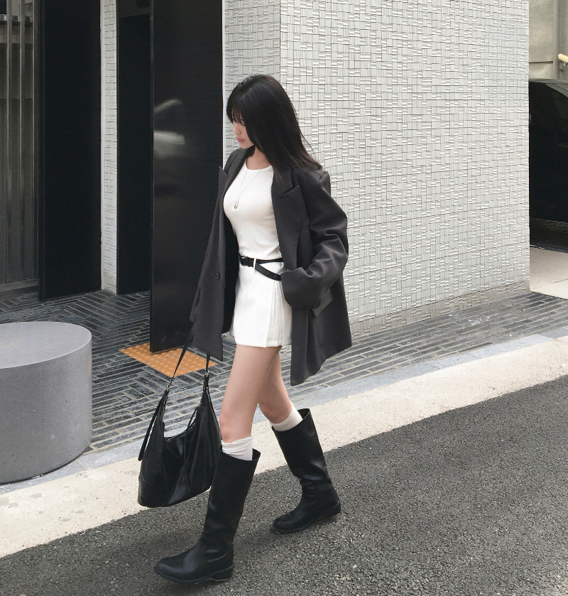 가방 모델 착용 이미지-S1L24