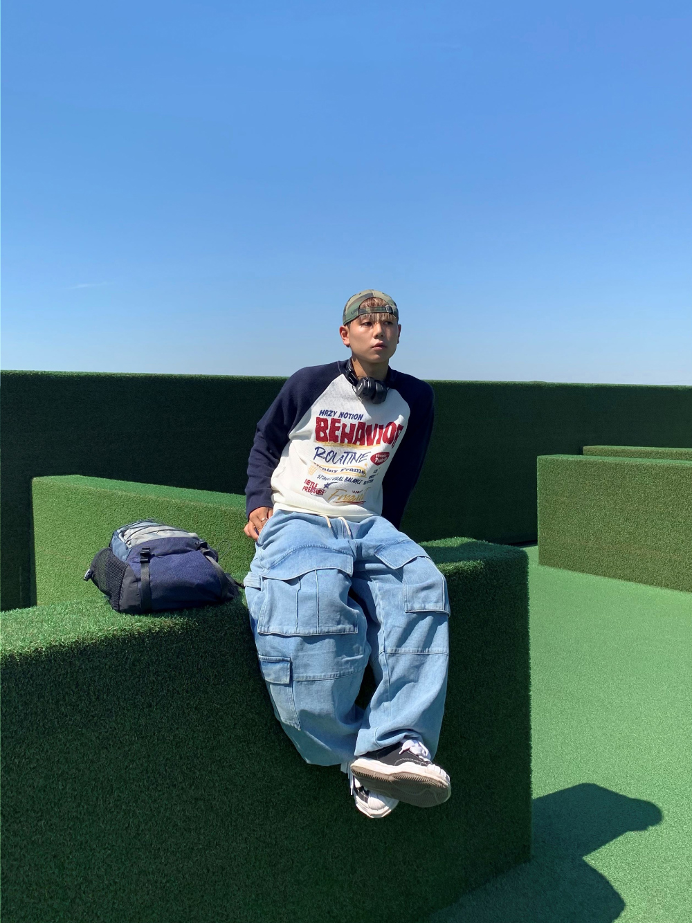 긴팔 티셔츠 모델 착용 이미지-S4L1