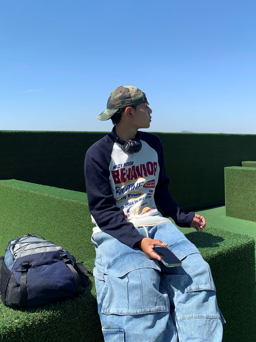 긴팔 티셔츠 모델 착용 이미지-S4L7