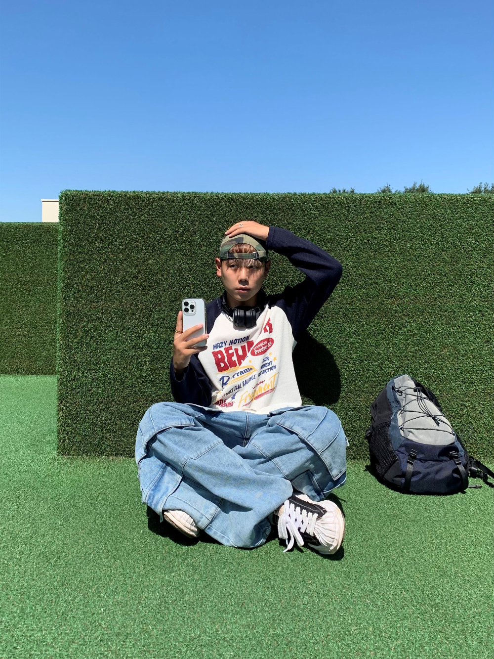 긴팔 티셔츠 모델 착용 이미지-S4L13