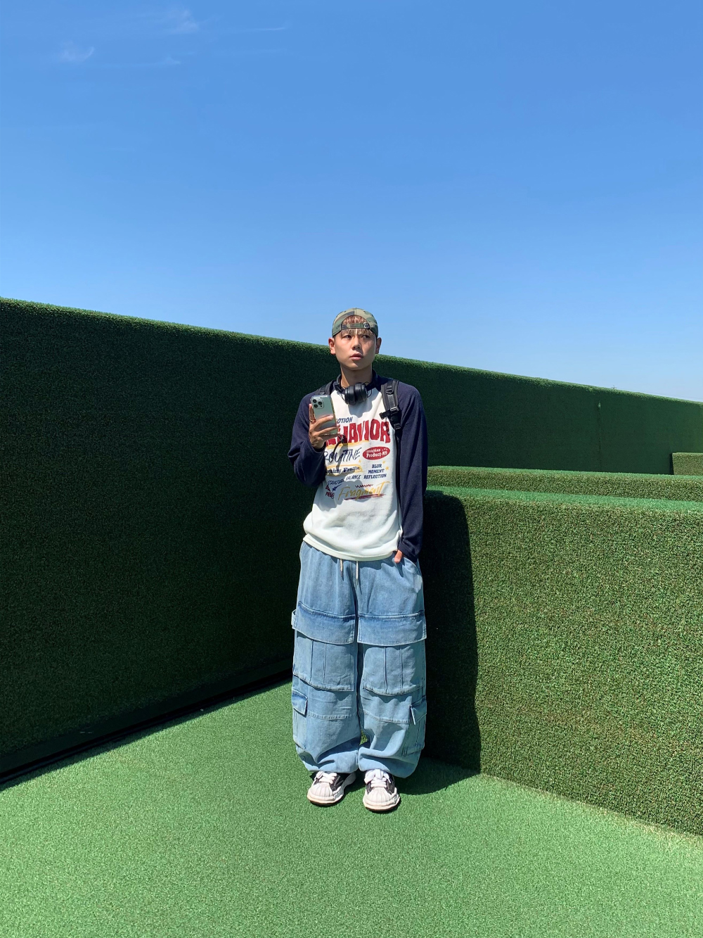 긴팔 티셔츠 모델 착용 이미지-S4L11