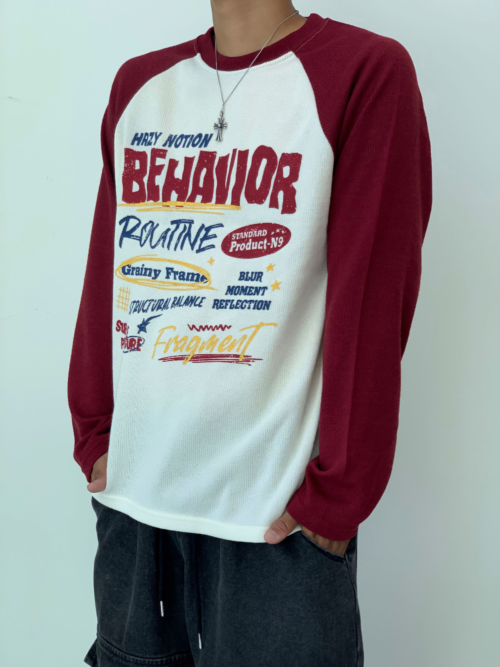 긴팔 티셔츠 모델 착용 이미지-S4L32