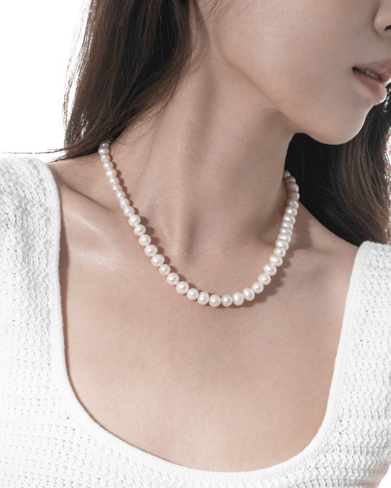 Classic Pearl Silver 9 Necklace