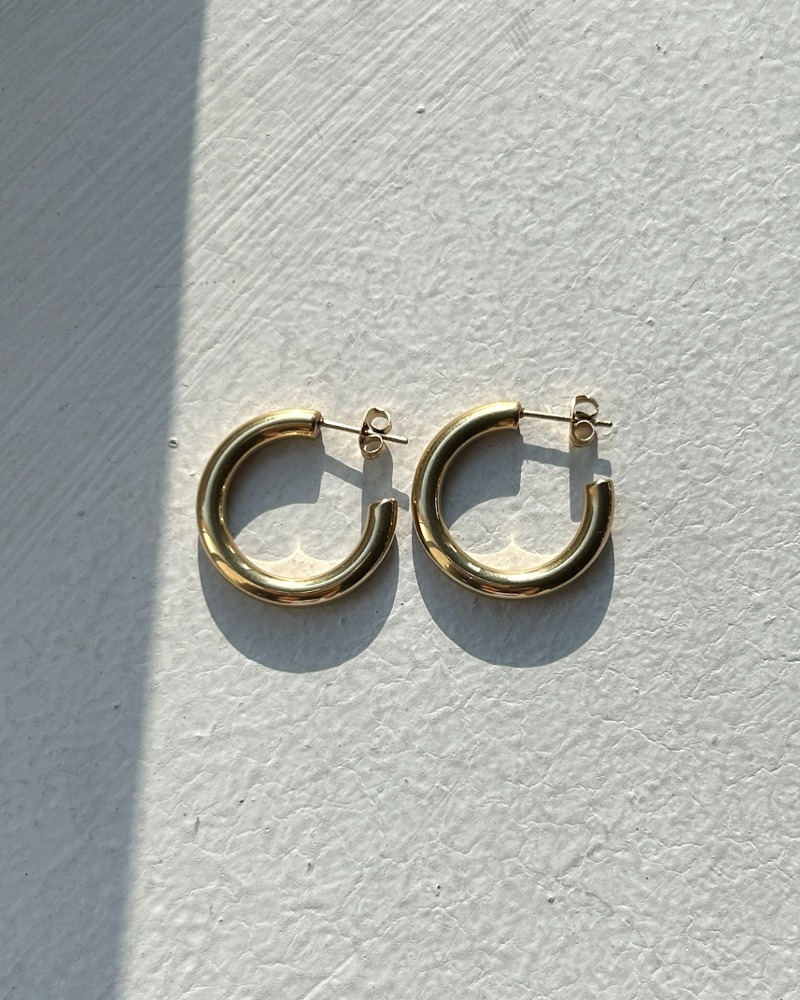 Classic Hoop Earring (Gold)