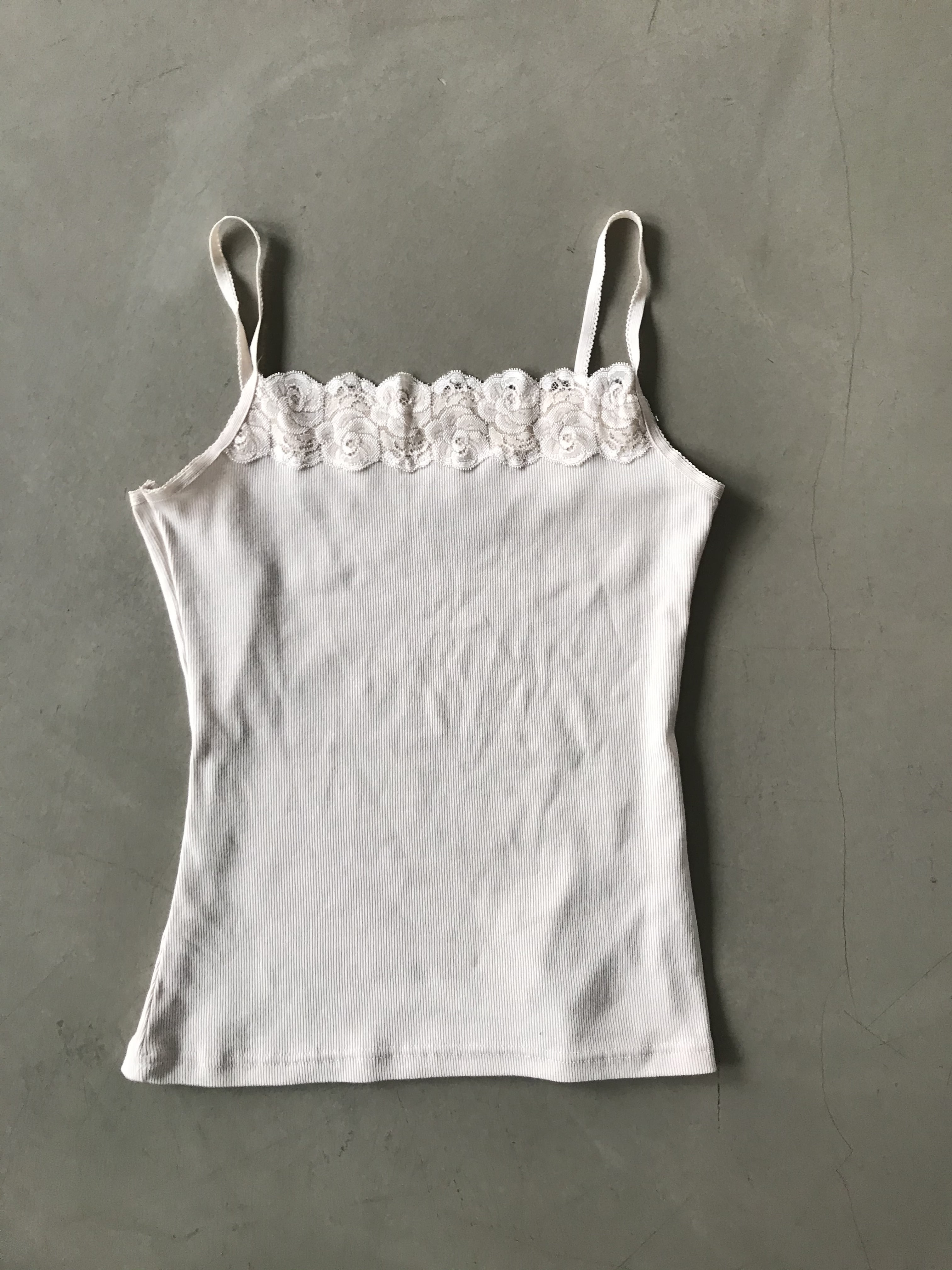 ROSE LACE SLEEVELESS