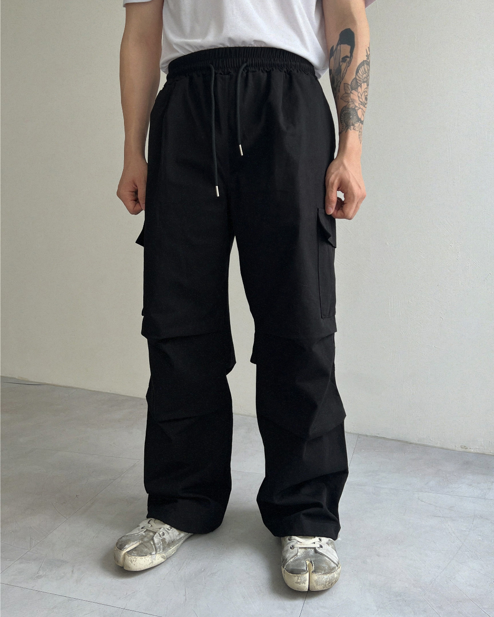 바지 모델 착용 이미지-S2L1