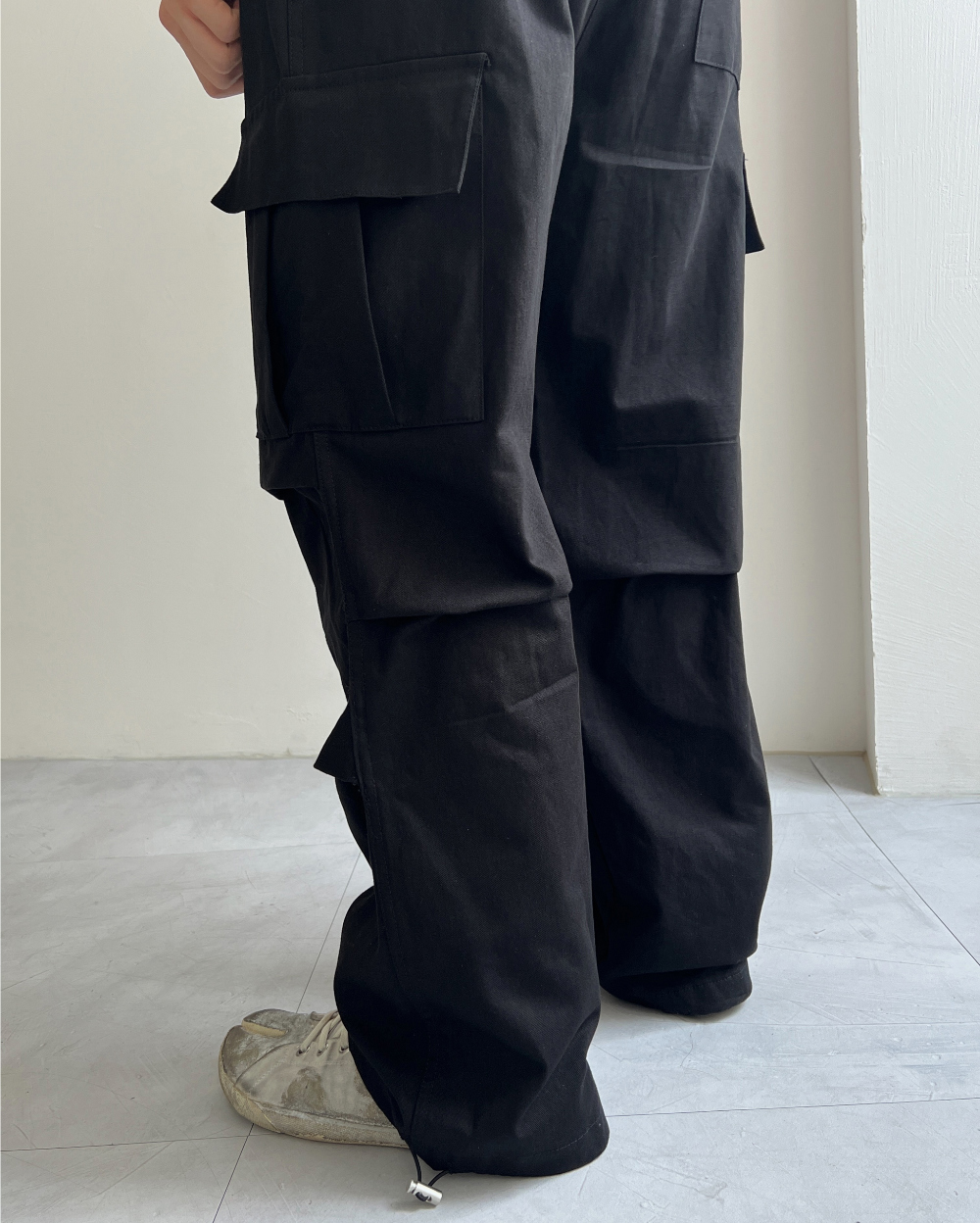 바지 모델 착용 이미지-S2L9