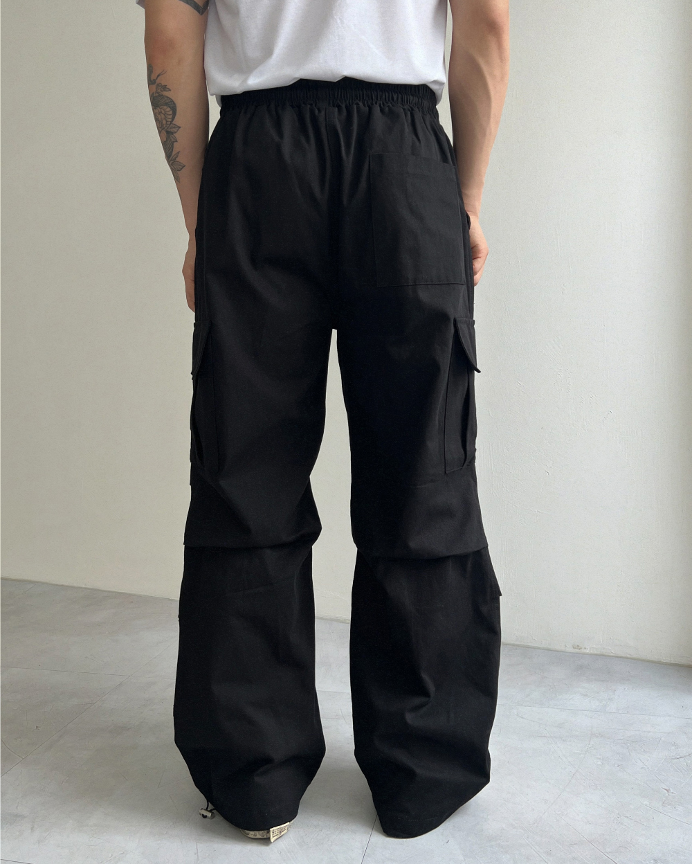 바지 모델 착용 이미지-S2L14