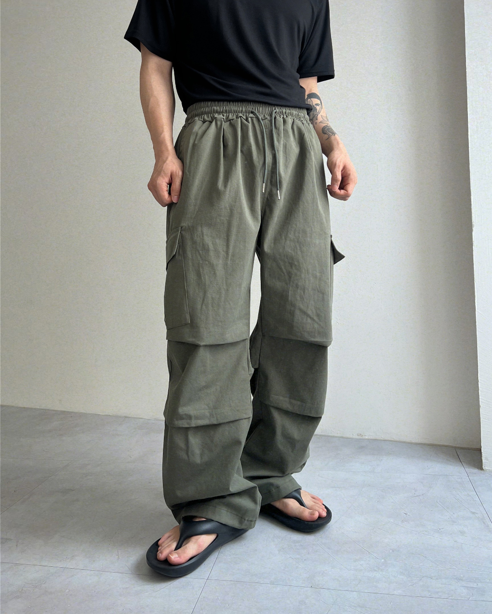 바지 모델 착용 이미지-S2L22