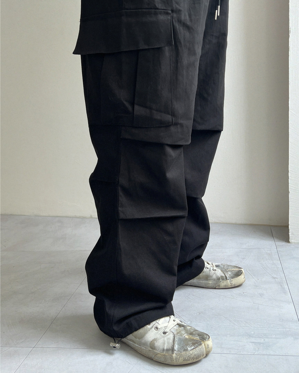 바지 모델 착용 이미지-S2L8