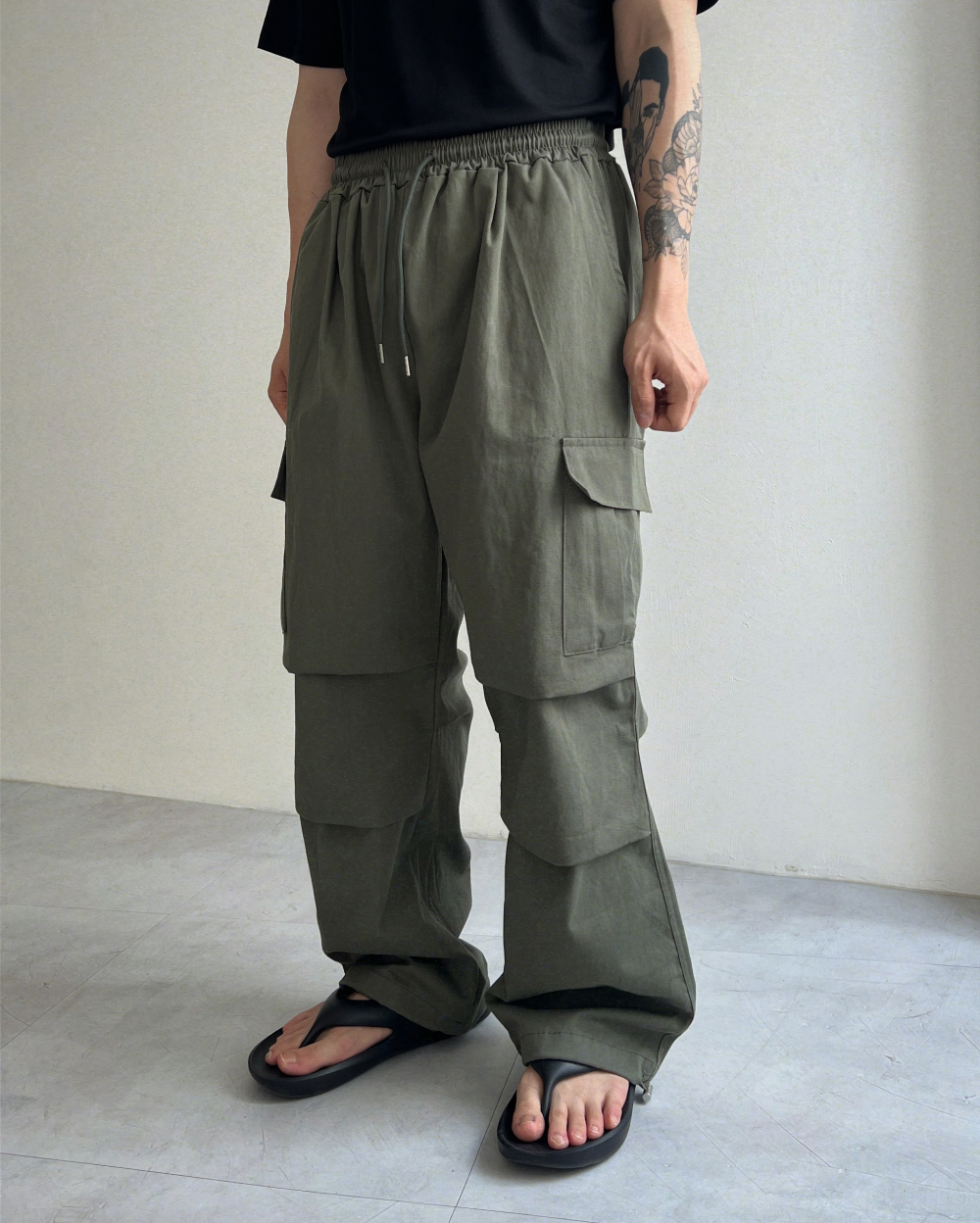 바지 모델 착용 이미지-S2L17