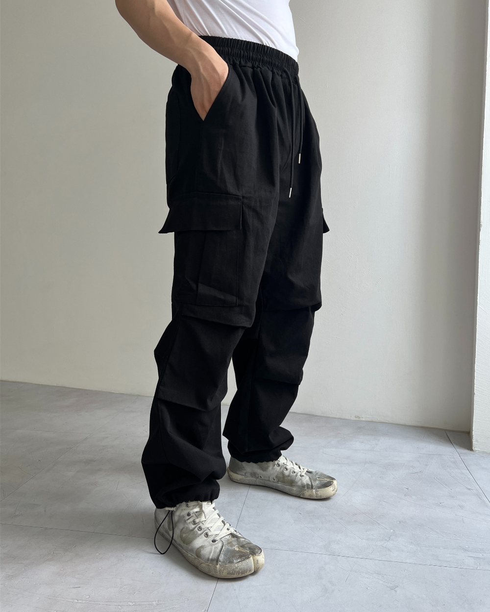 바지 모델 착용 이미지-S2L12