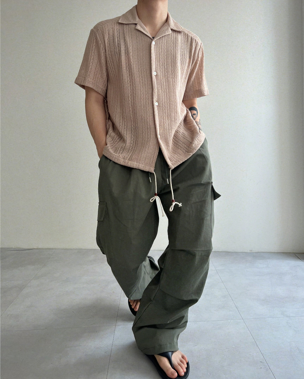 바지 모델 착용 이미지-S2L26