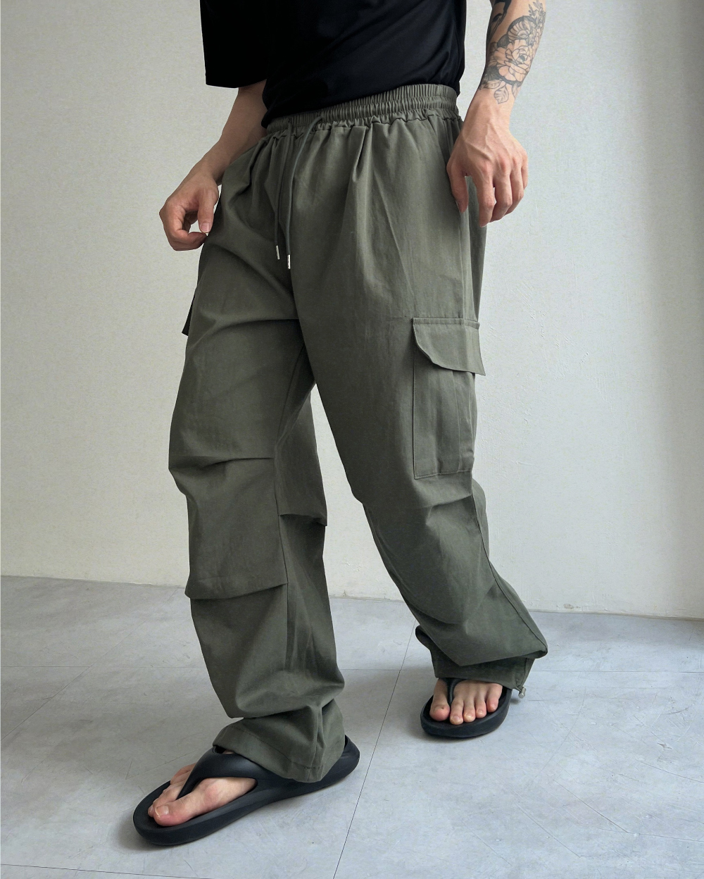 바지 모델 착용 이미지-S2L18