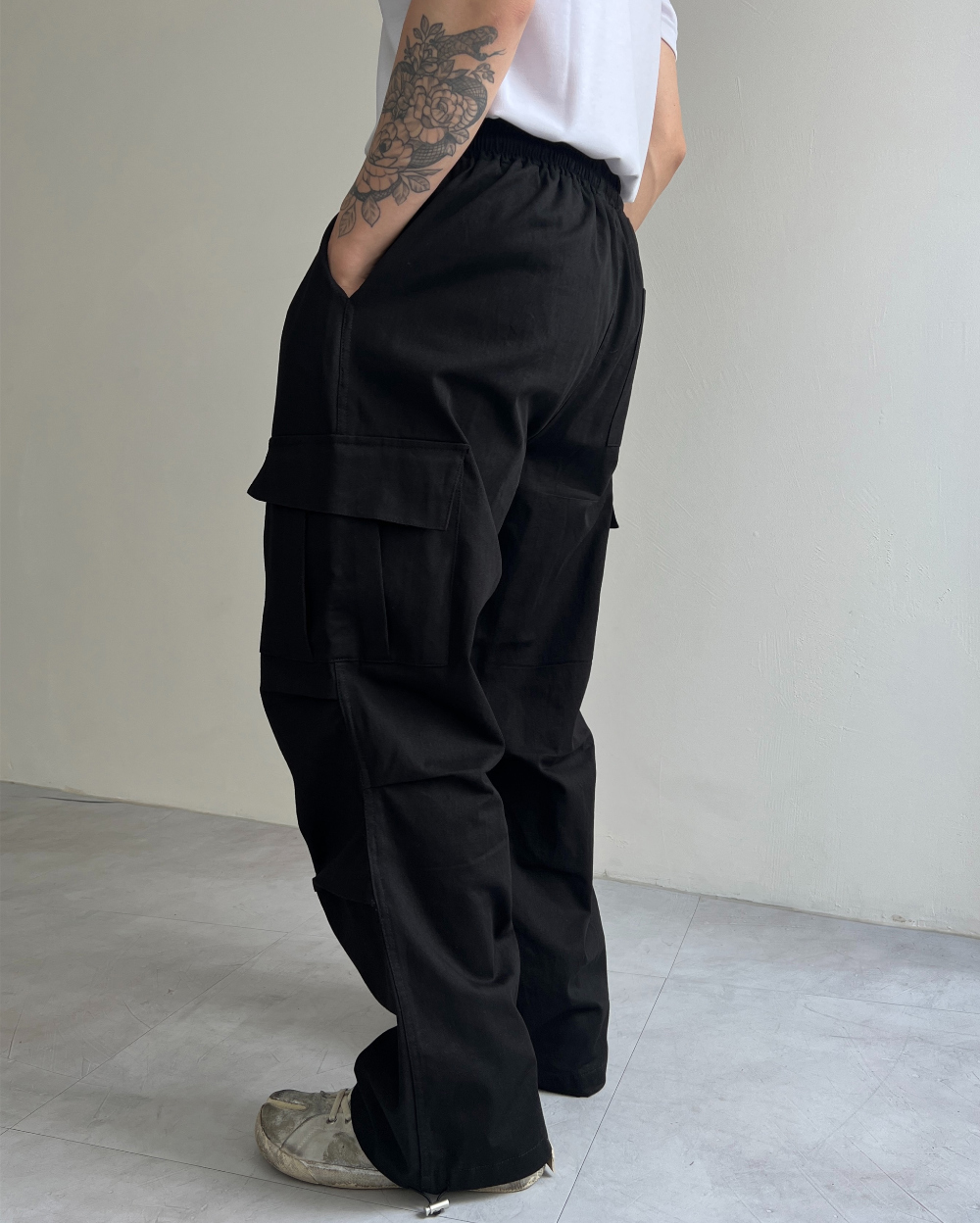 바지 모델 착용 이미지-S2L2