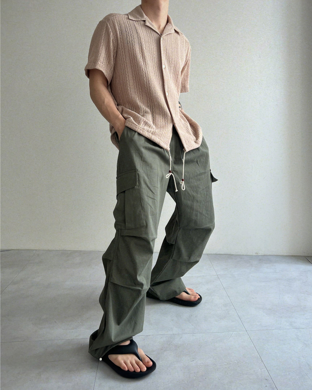 바지 모델 착용 이미지-S2L23