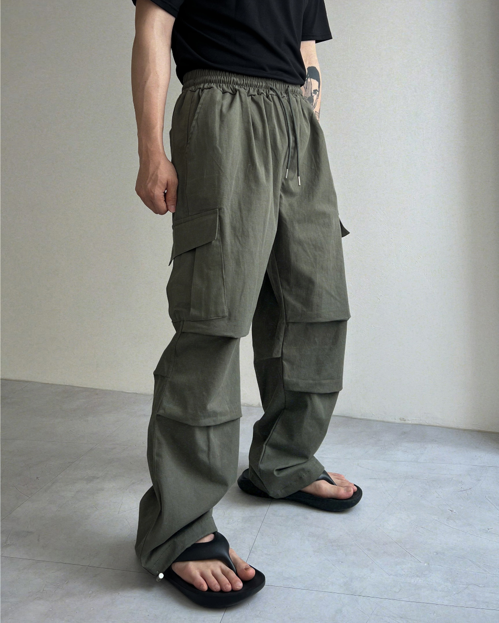 바지 모델 착용 이미지-S2L16