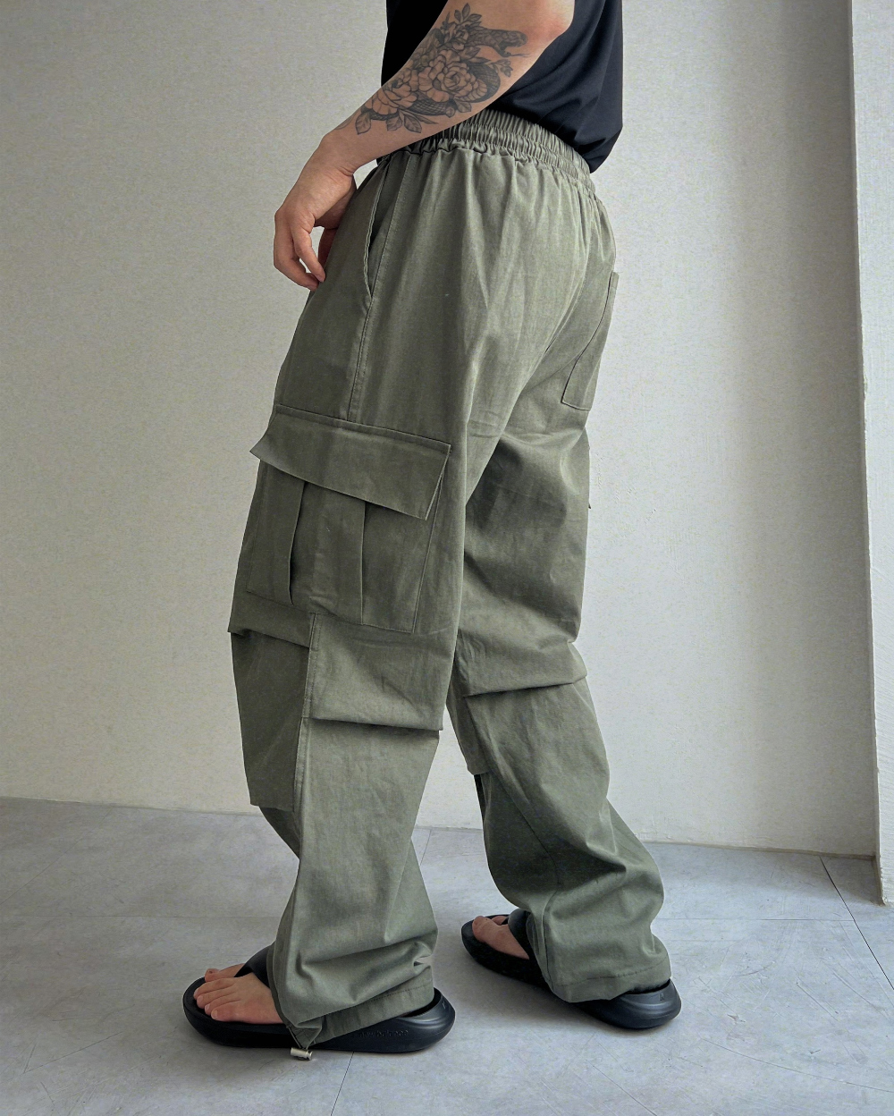 바지 모델 착용 이미지-S2L24