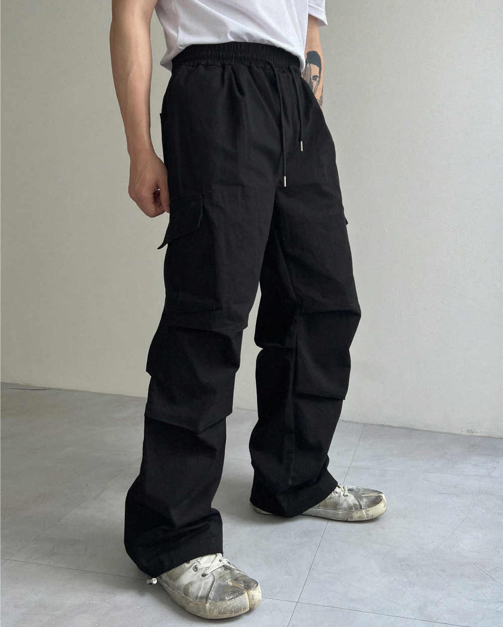 바지 모델 착용 이미지-S2L3