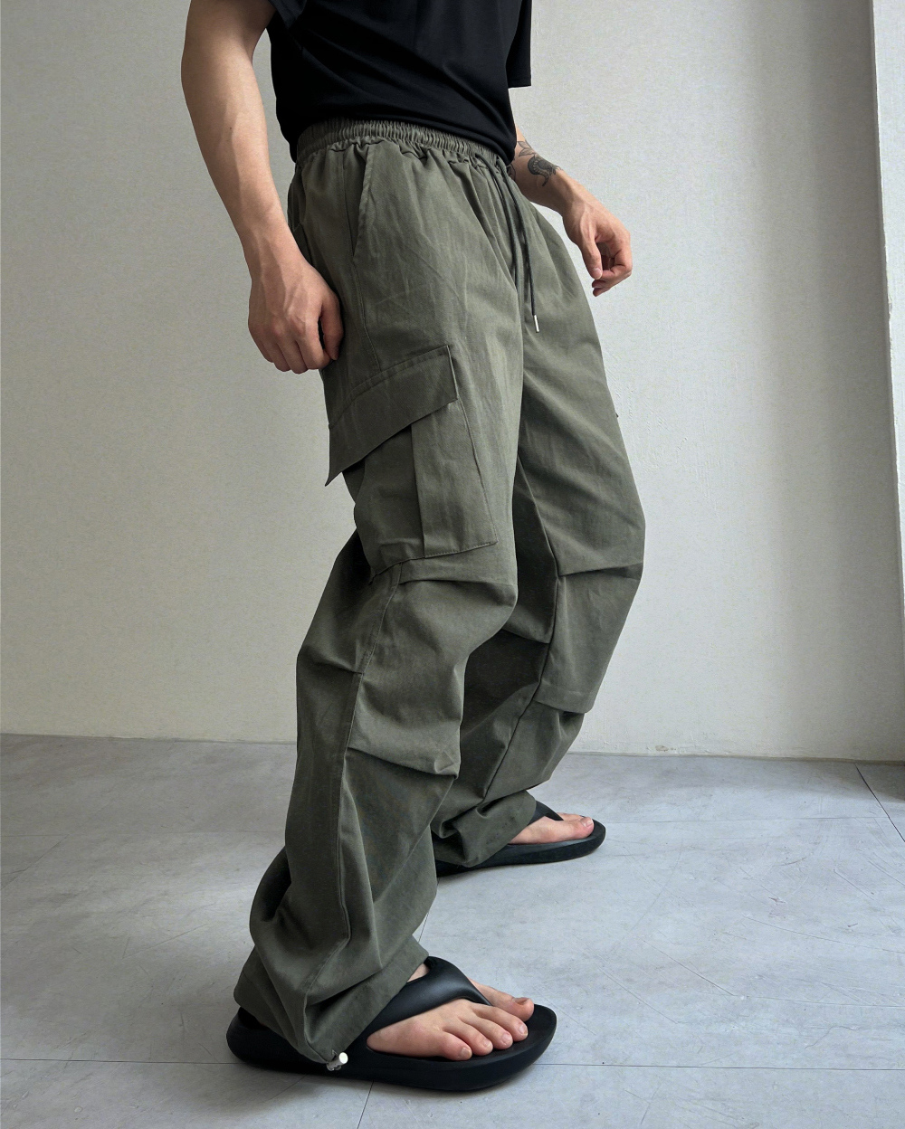 바지 모델 착용 이미지-S2L19