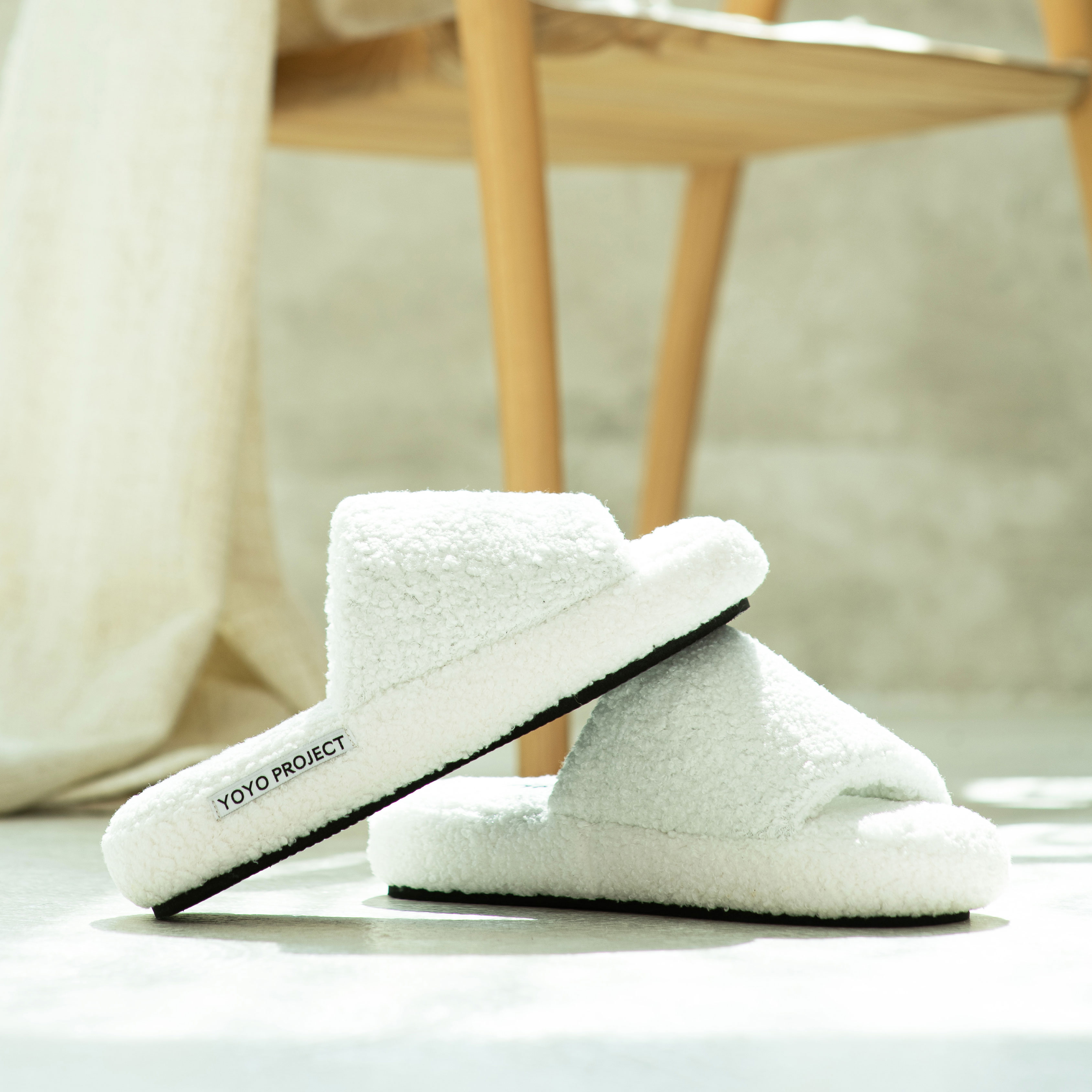 FLUFFY ROOM SHOES (WHITE)