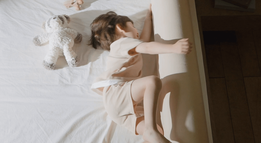 침대가드 쿠션 실제 사용 영상 - 낙상방지 범퍼쿠션