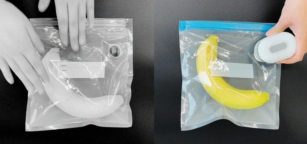 캠핑용 충전식 에어펌프 사용 장면 - 공기주입기 및 미니 랜턴 기능