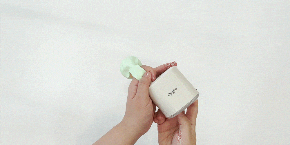 무선 에어펌프 사용 장면 - 아웃도어 필수 아이템으로 추천