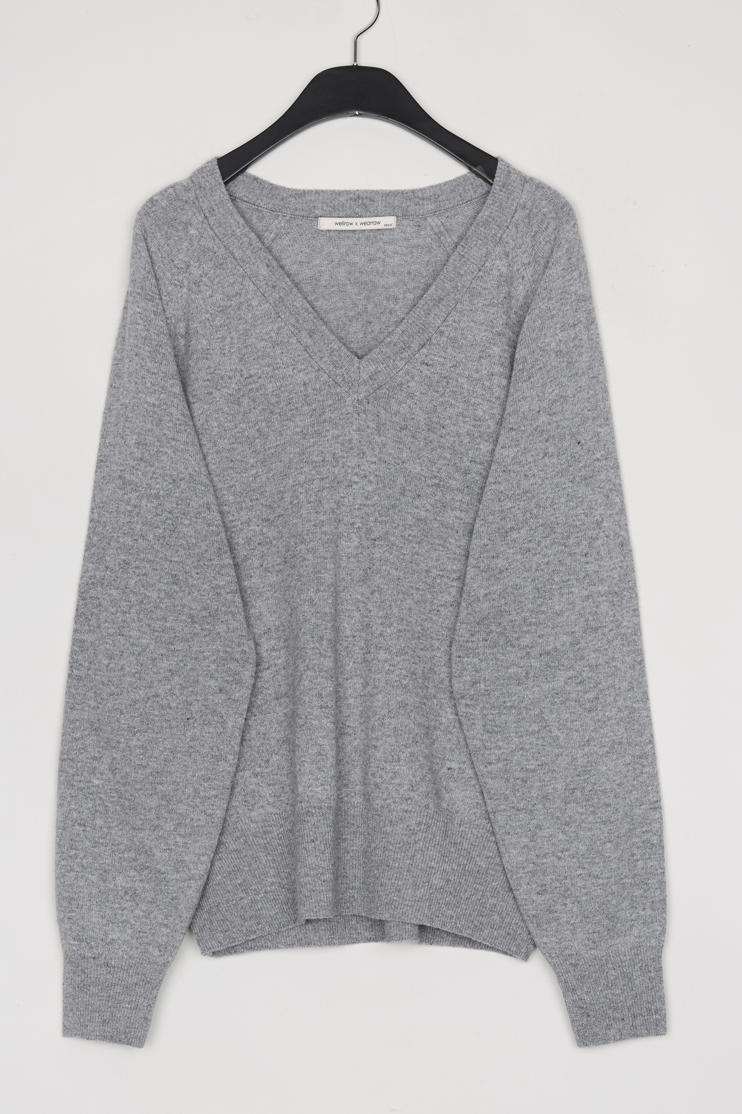 울 브이넥 니트