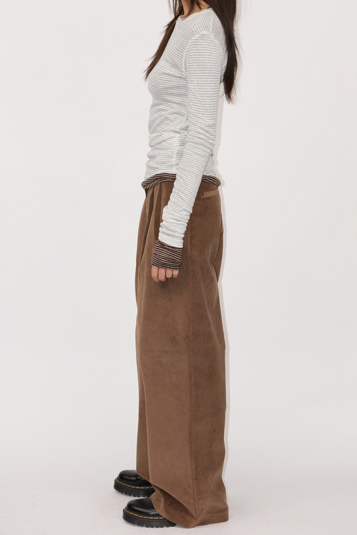 SUEDE PLEATED WIDE PANTS