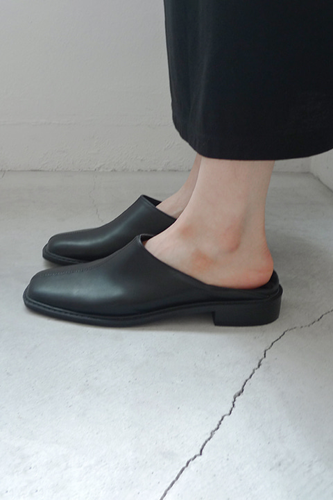 FLAT SQUARE LOAFER