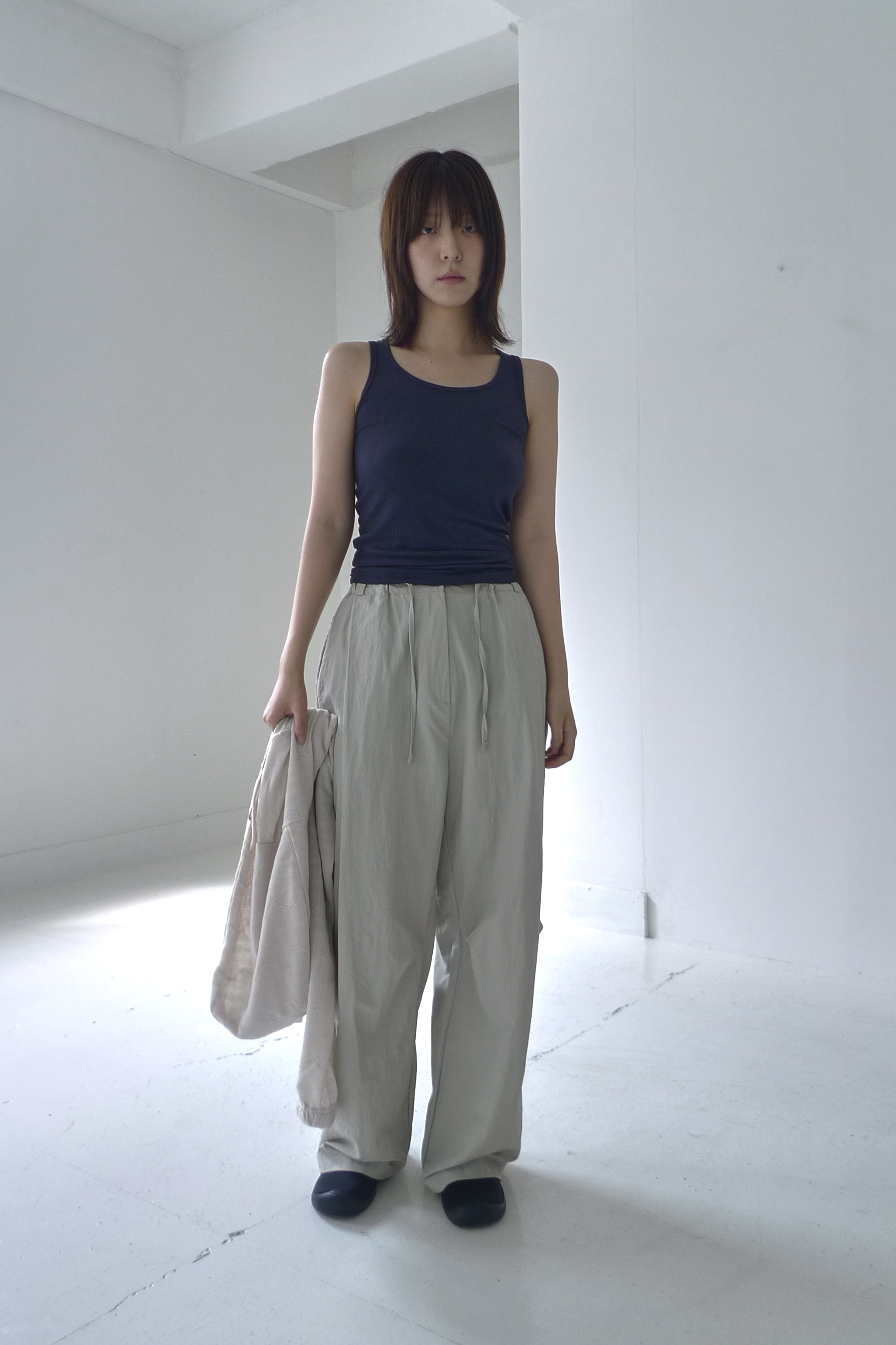 BALLOON NYLON PINTUCK PANTS