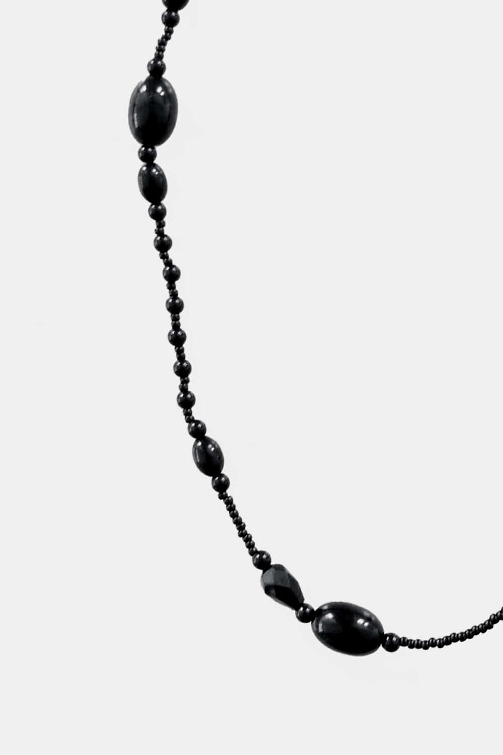 BLACK PEBBLE NECKLACE