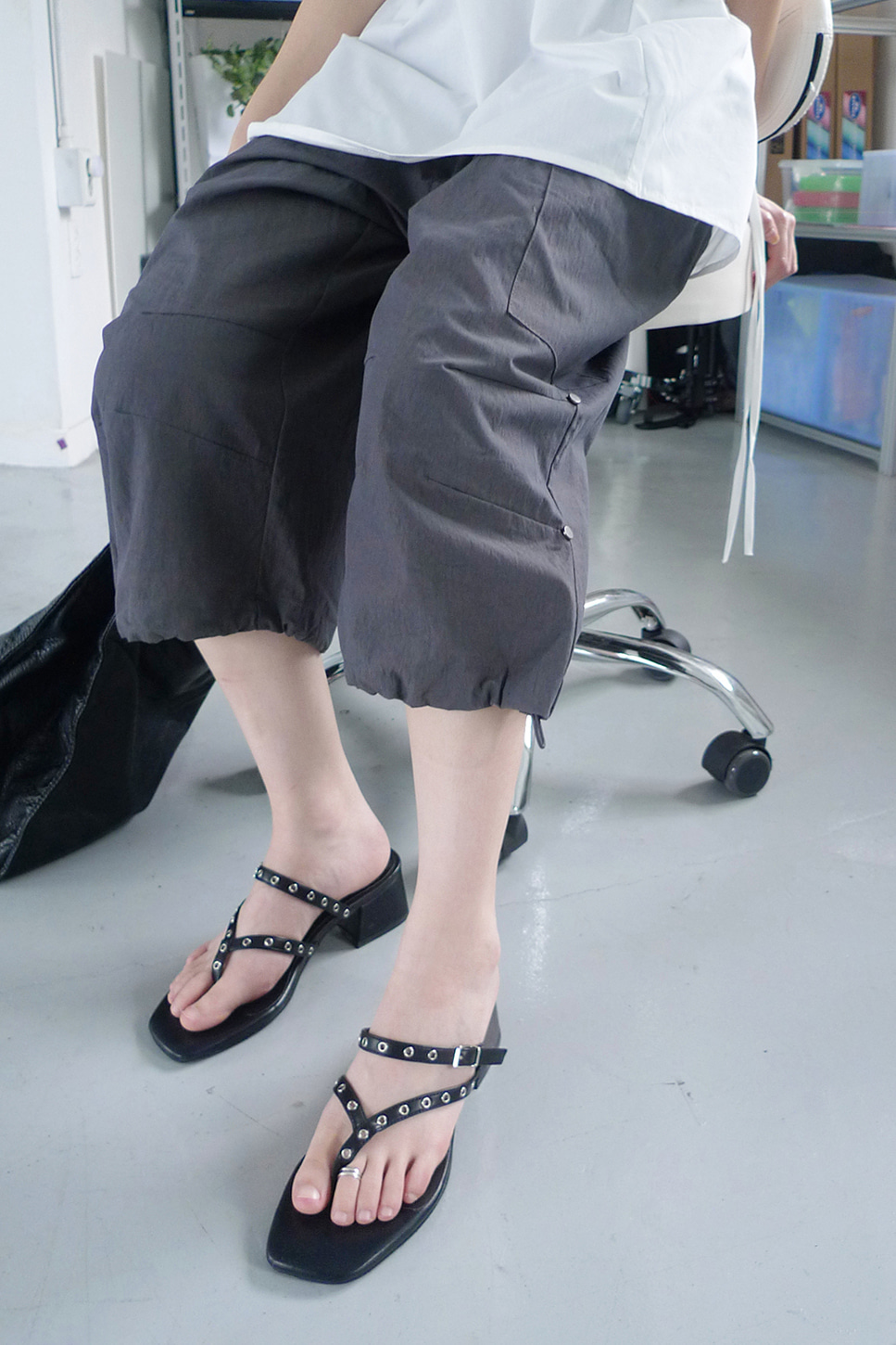 EYELET MIDDLE FLIP-FLOP