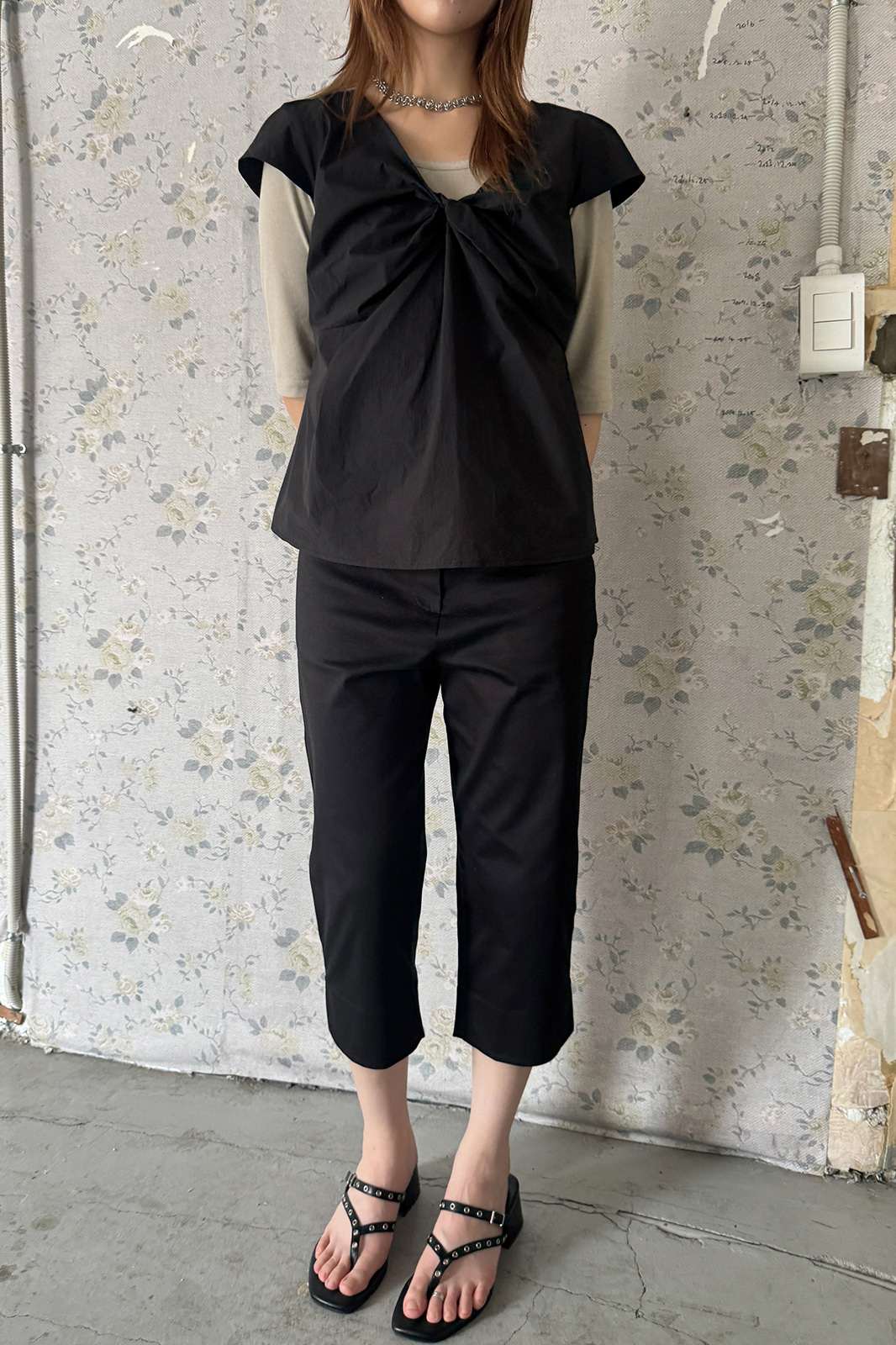 CLASSY CAPRI PANTS