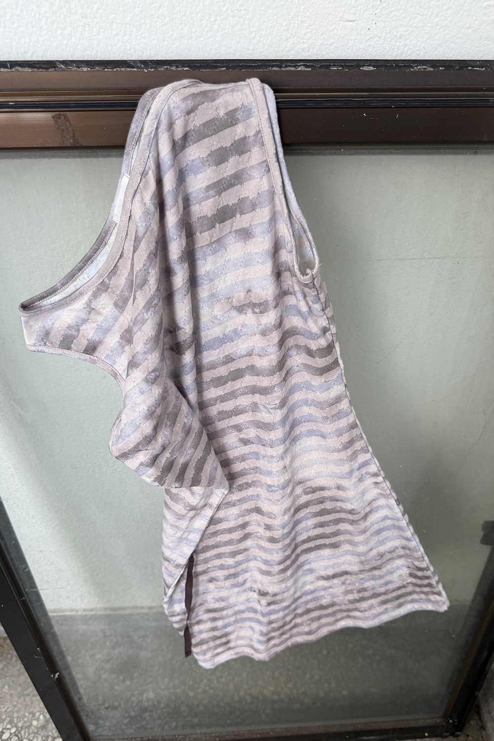 BLUR LONG SLEEVELESS
