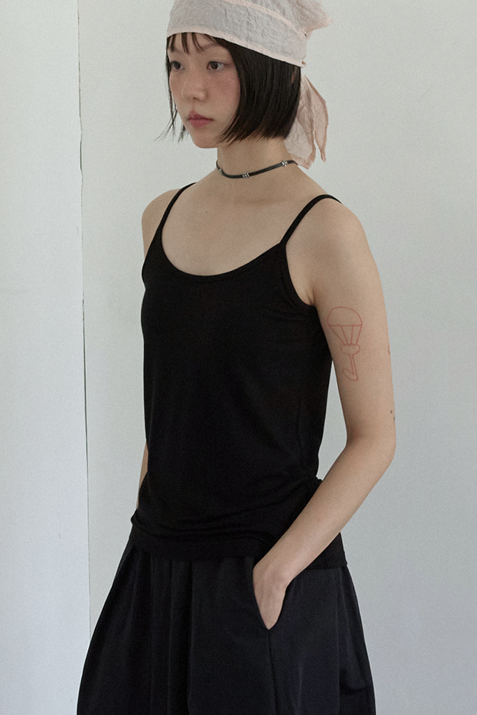 SOFT U-NECK SLEEVELESS