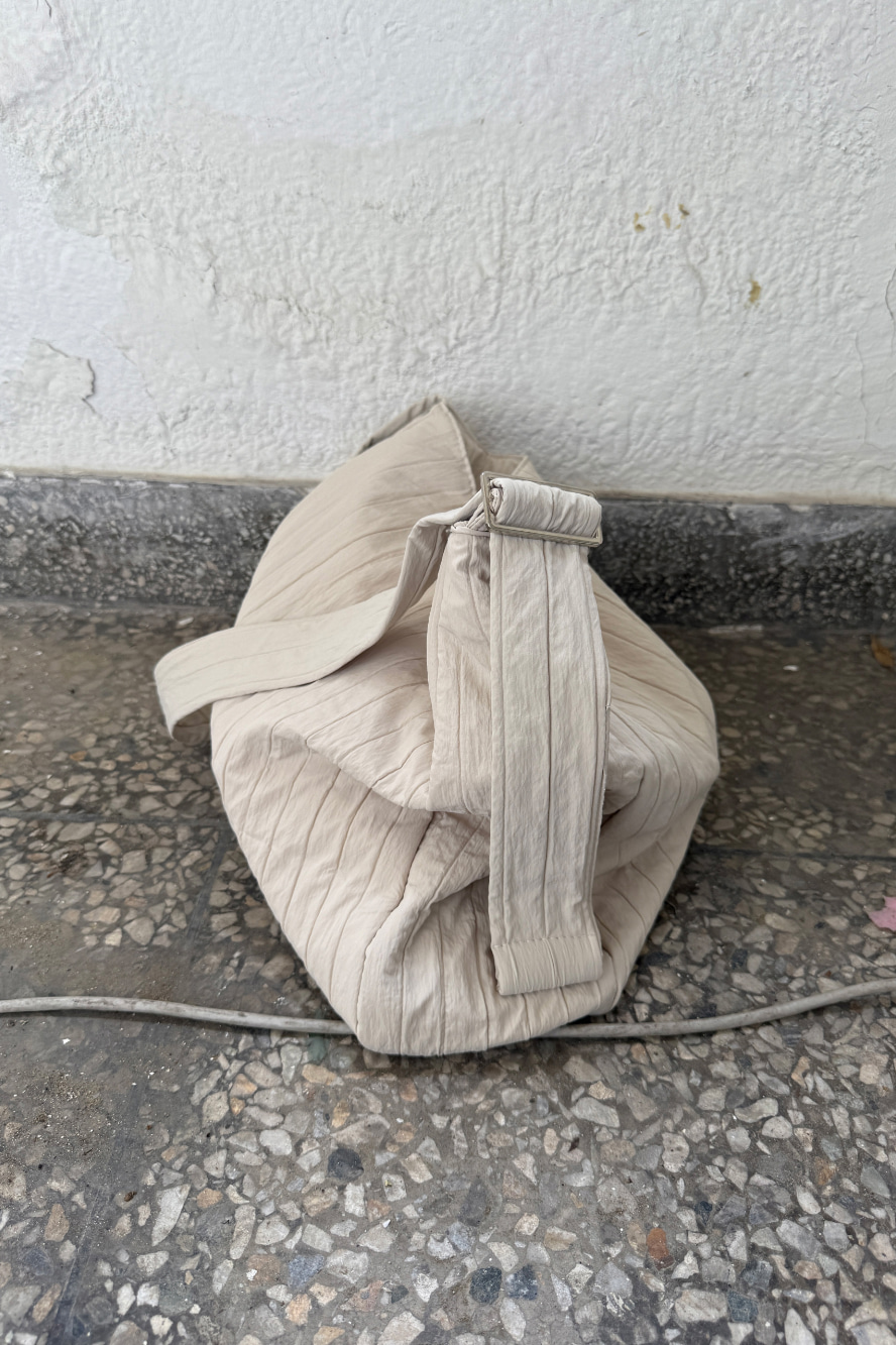 PLEATS SQUARE CROSS BAG