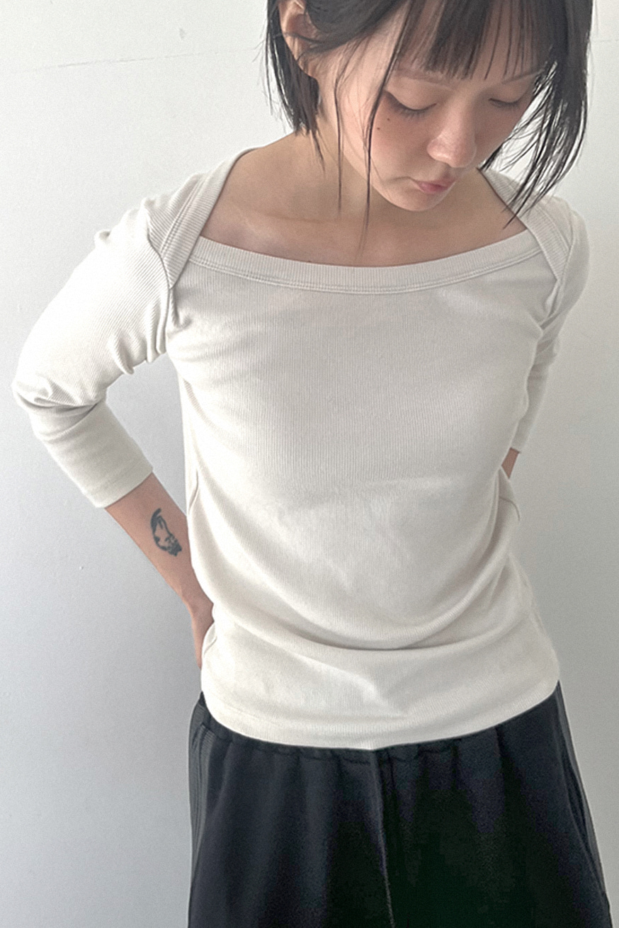 LAP NECK RIBBED TEE