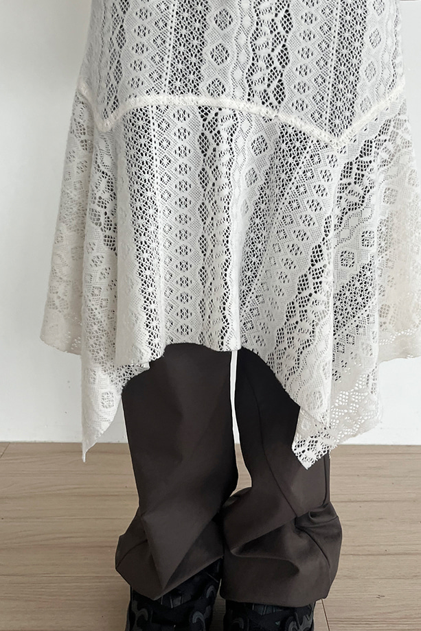 LACE PUNCHING SKIRT
