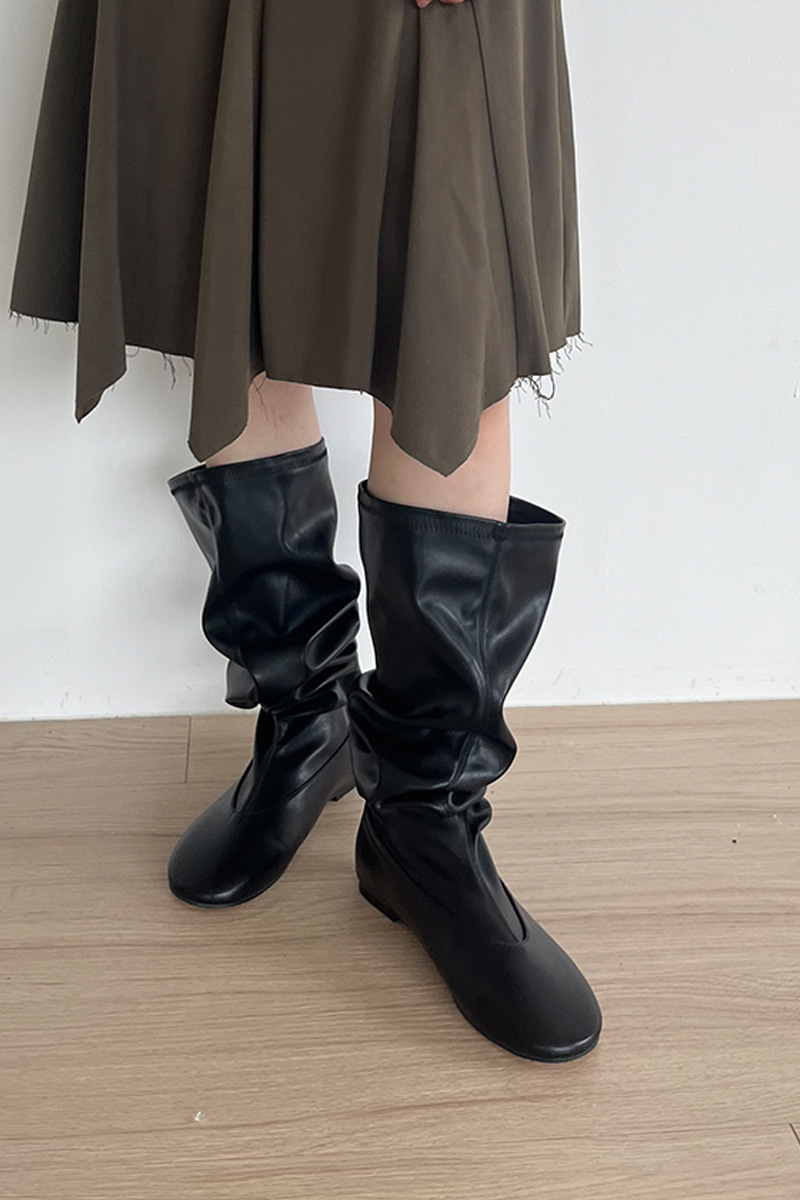 THIGH-HIGH WRINKLE BOOTS