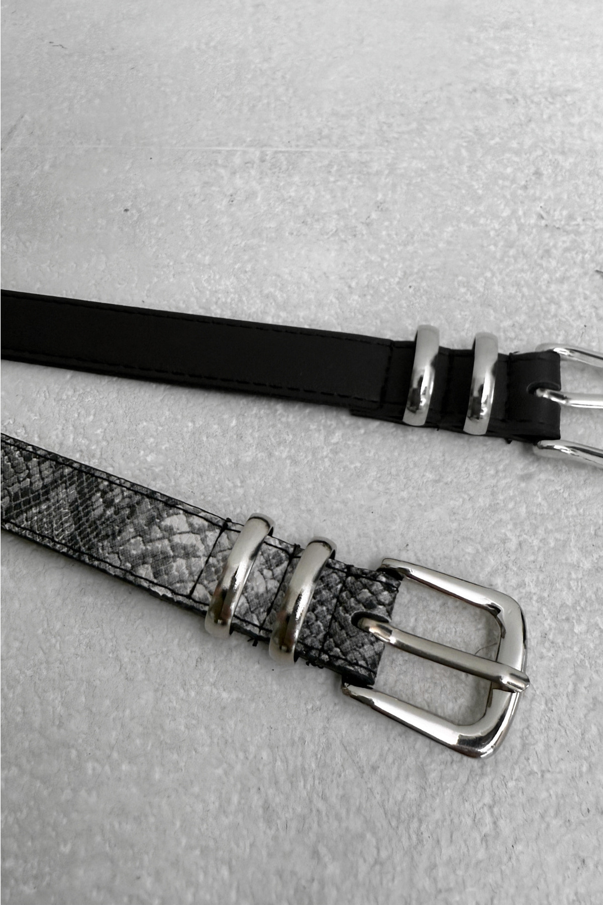 PYTHON SLIM BELT - 스네이크 패턴과 실버 버클이 돋보이는 슬림 벨트 이미지
