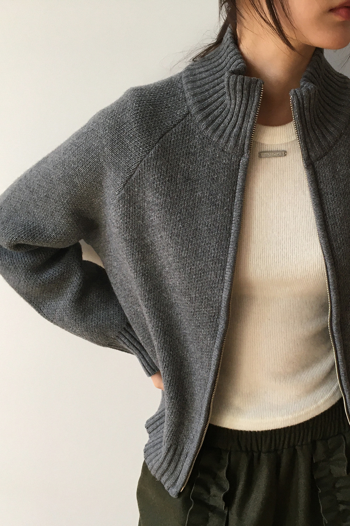CLASSIC ZIP-UP KNIT