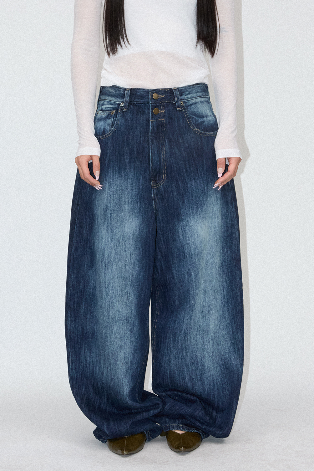 DOUBLE BUTTON WASHED DENIM