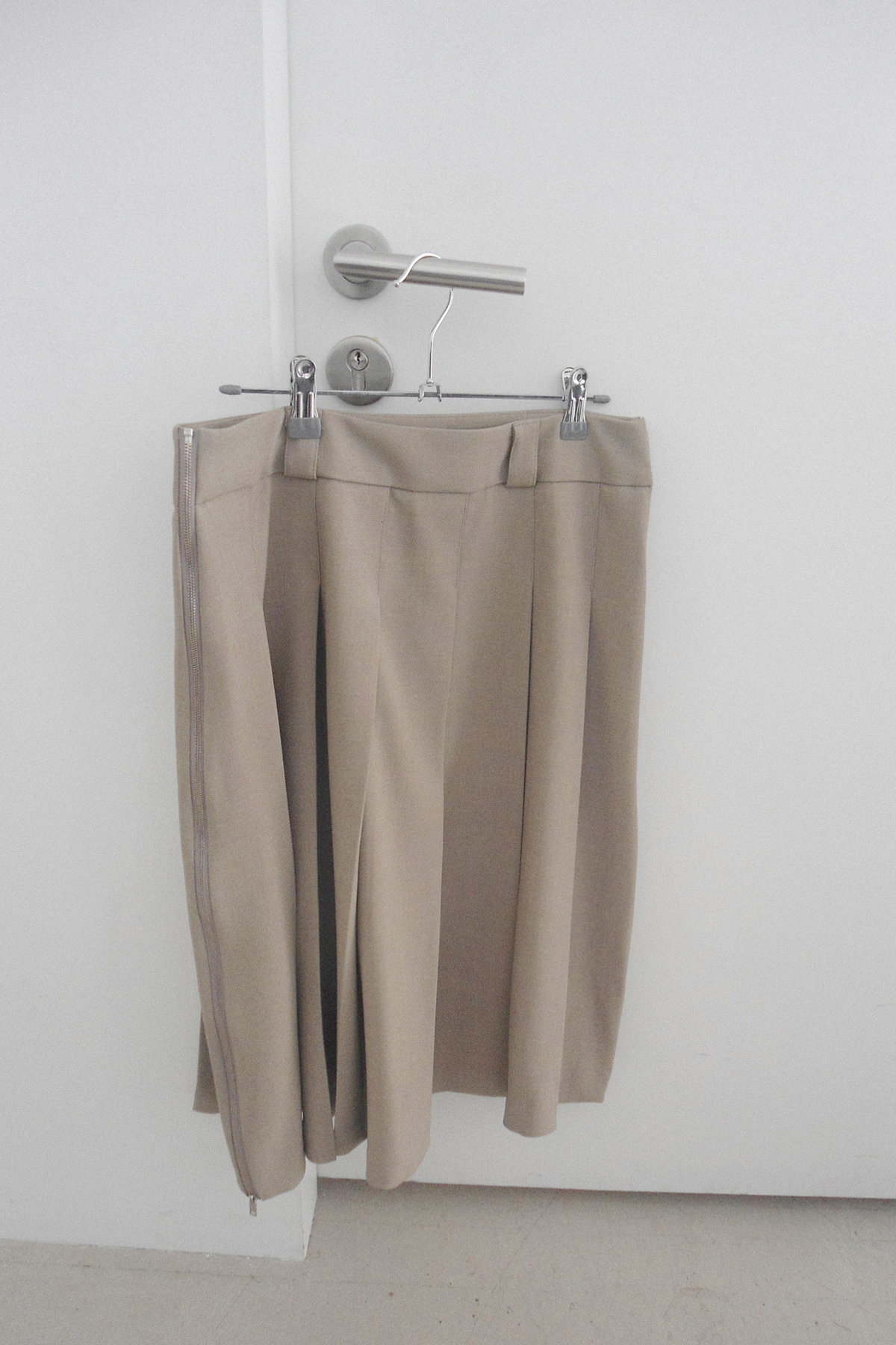 DOUBLE ZIPPER PLEATED SKIRT
