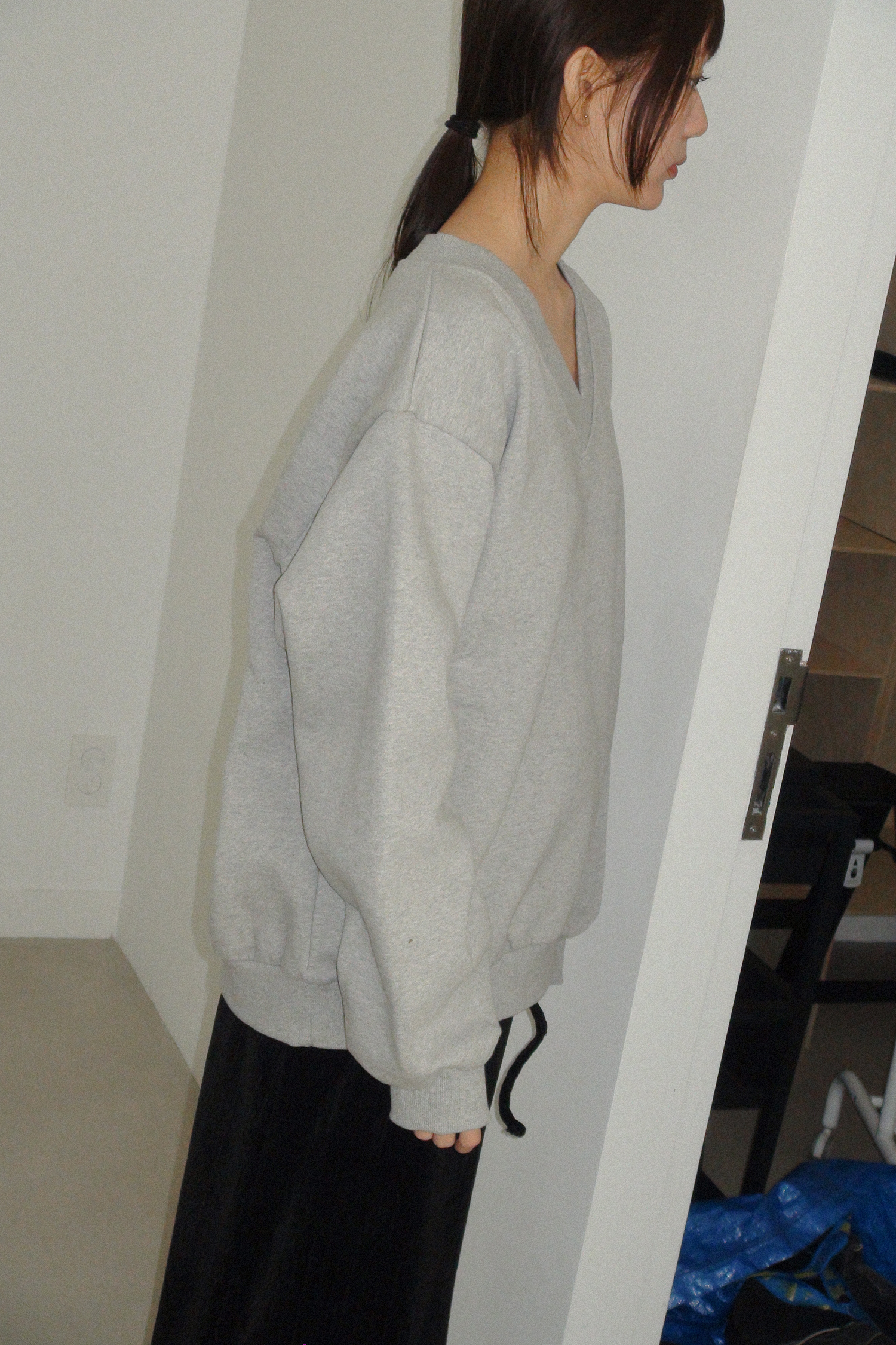 V-NECK SWEATSHIRT