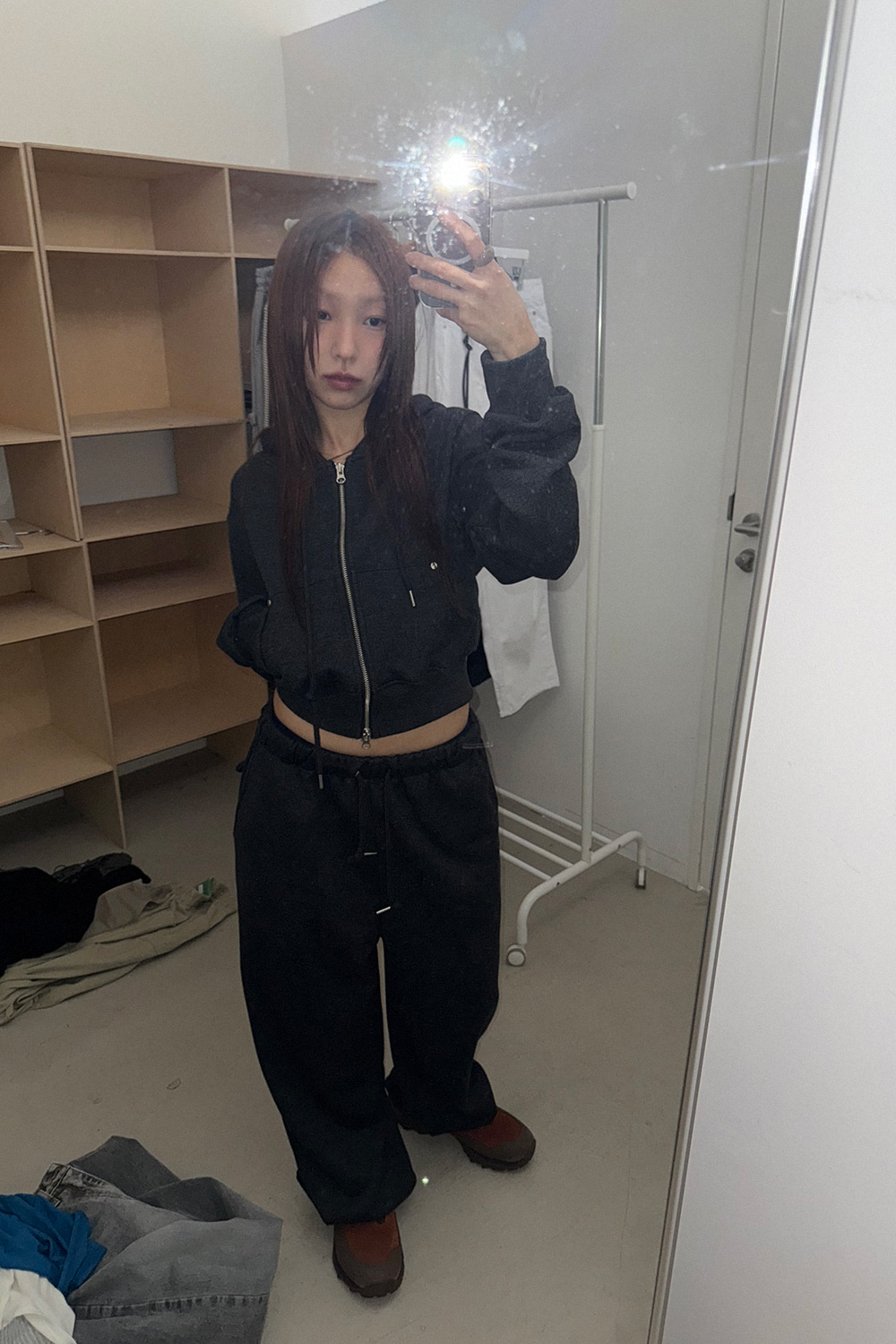 CROPPED RIVET HOOD ZIP-UP