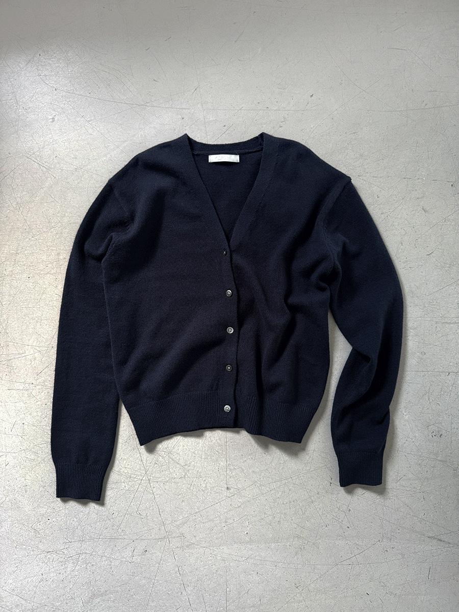 STABLE V-NECK CARDIGAN