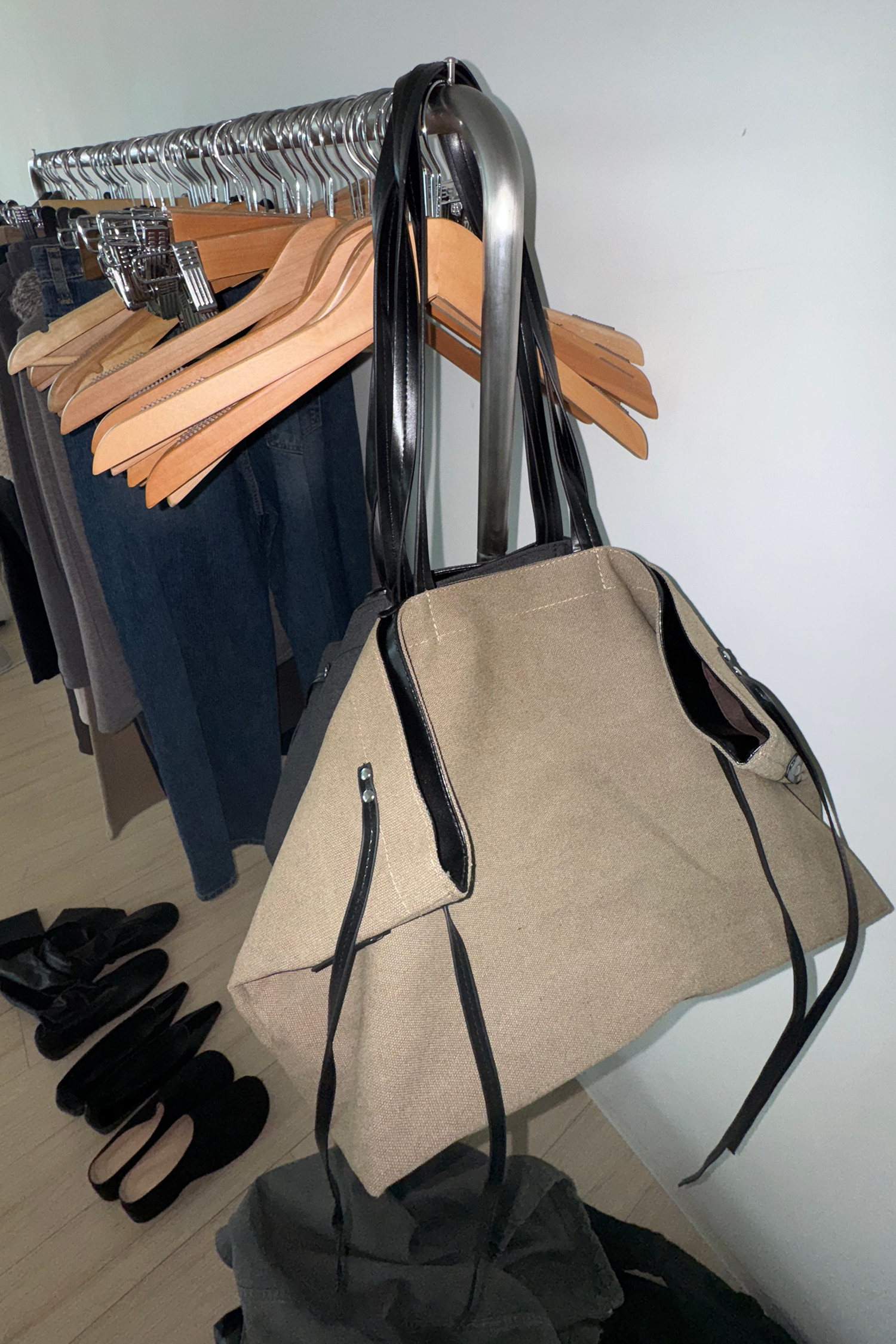 LEATHER STRAP CANVAS BAG