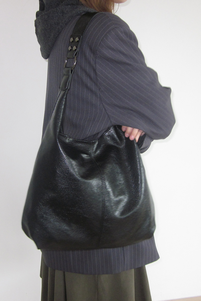 RING STUD HOBO BAG